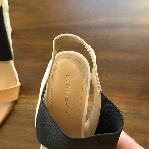 BCBGeneration Sandals size 6 1/2 - Picture 4 of 4